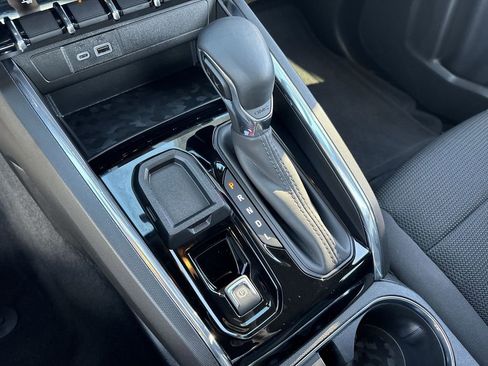 Used 2025 GMC Canyon Elevation image 16