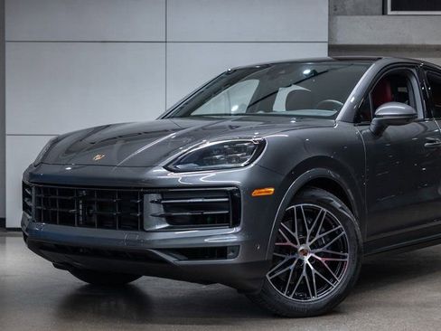 Certified 2025 Porsche Cayenne Coupe AWD/4WD image 15