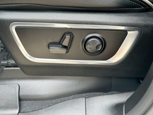 Used 2025 RAM 1500 Laramie AWD/4WD image 12
