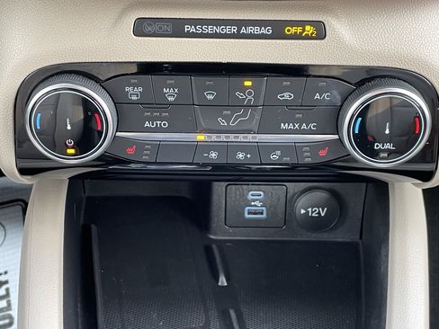 Used 2022 Ford Escape SEL w/ Technology Package image 27