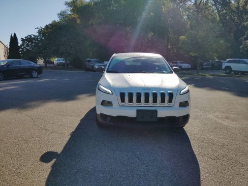 Used 2015 Jeep Cherokee Sport image 8