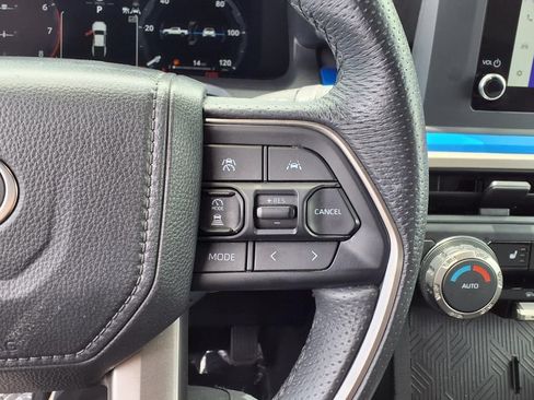 Used 2025 Toyota Tacoma TRD Off-Road AWD/4WD image 15