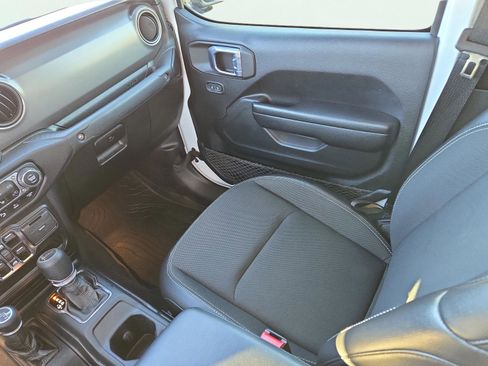 Used 2021 Jeep Gladiator Sport image 14