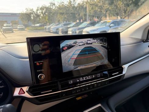 Used 2026 Toyota Sienna XLE FWD image 24