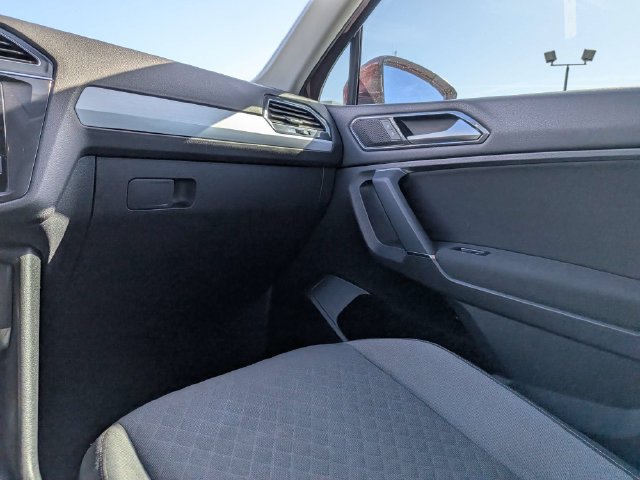 Used 2018 Volkswagen Tiguan S FWD image 14