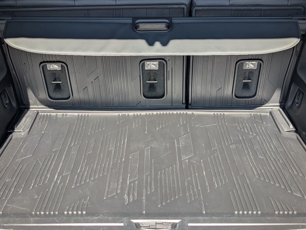 Certified 2025 Cadillac Optiq Sport 2 w/ LPO, Floor Liner Package AWD/4WD image 20
