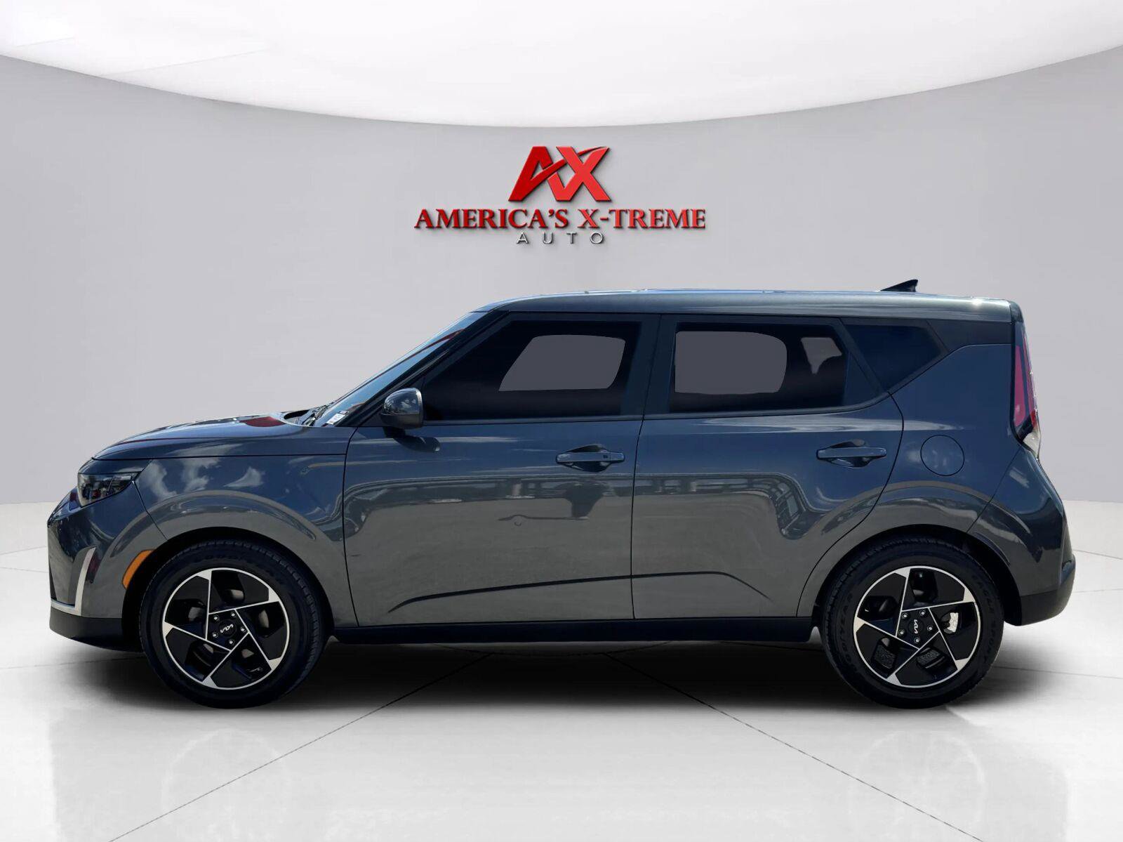 Used 2023 Kia Soul EX FWD image 2