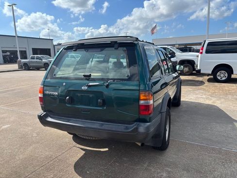 Used 1997 Nissan Pathfinder LE RWD image 5