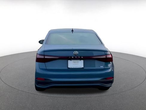 Used 2025 Volkswagen Jetta SE image 12