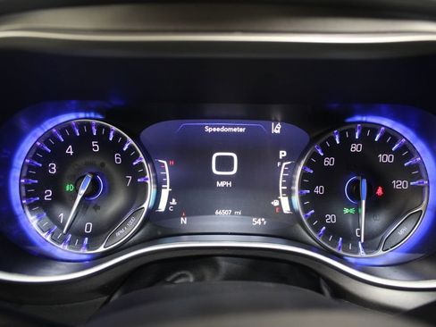 Used 2024 Chrysler Pacifica Touring-L image 33