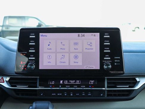 Used 2022 Toyota Sienna XLE image 17