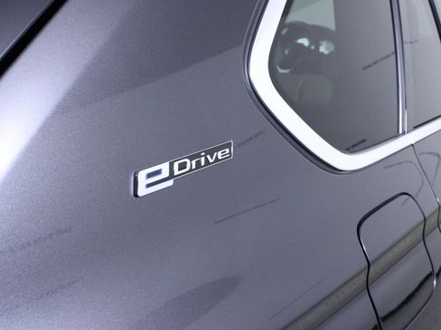 Used 2017 BMW X5 xDrive40e image 10