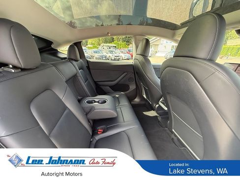 Used 2024 Tesla Model Y Long Range AWD/4WD image 16