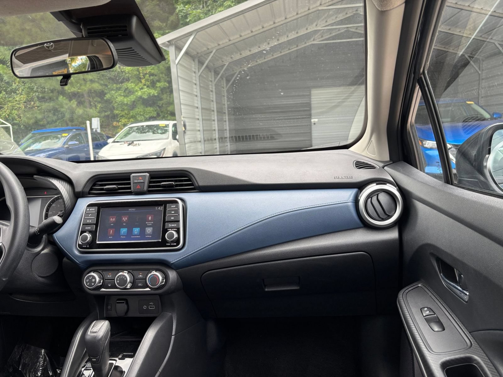 Used 2025 Nissan Versa SV FWD image 31
