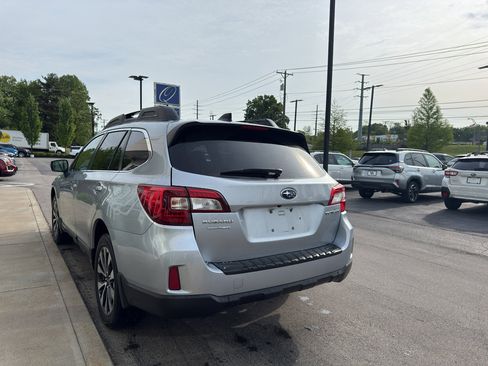 Used 2016 Subaru Outback 2.5i Limited AWD/4WD image 4