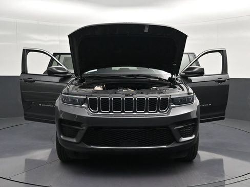 Used 2023 Jeep Grand Cherokee Laredo RWD image 36
