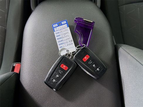 Used 2020 Toyota RAV4 XLE w/ Convenience Package image 32