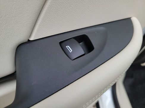 Used 2022 Buick Envision Avenir w/ Technology Package II image 16