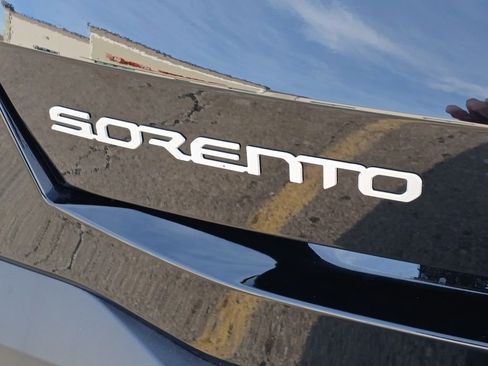 Used 2025 Kia Sorento S image 30