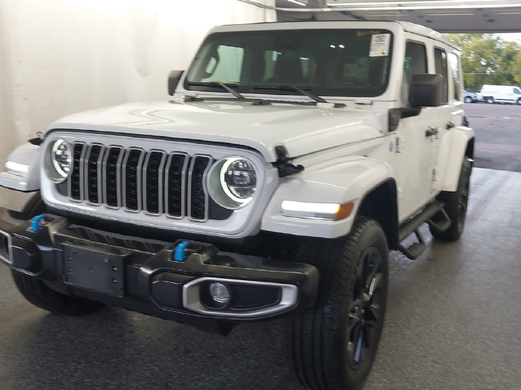 Used 2024 Jeep Wrangler Unlimited Sahara AWD/4WD image 4