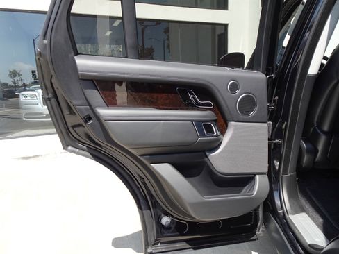 Used 2020 Land Rover Range Rover HSE image 16