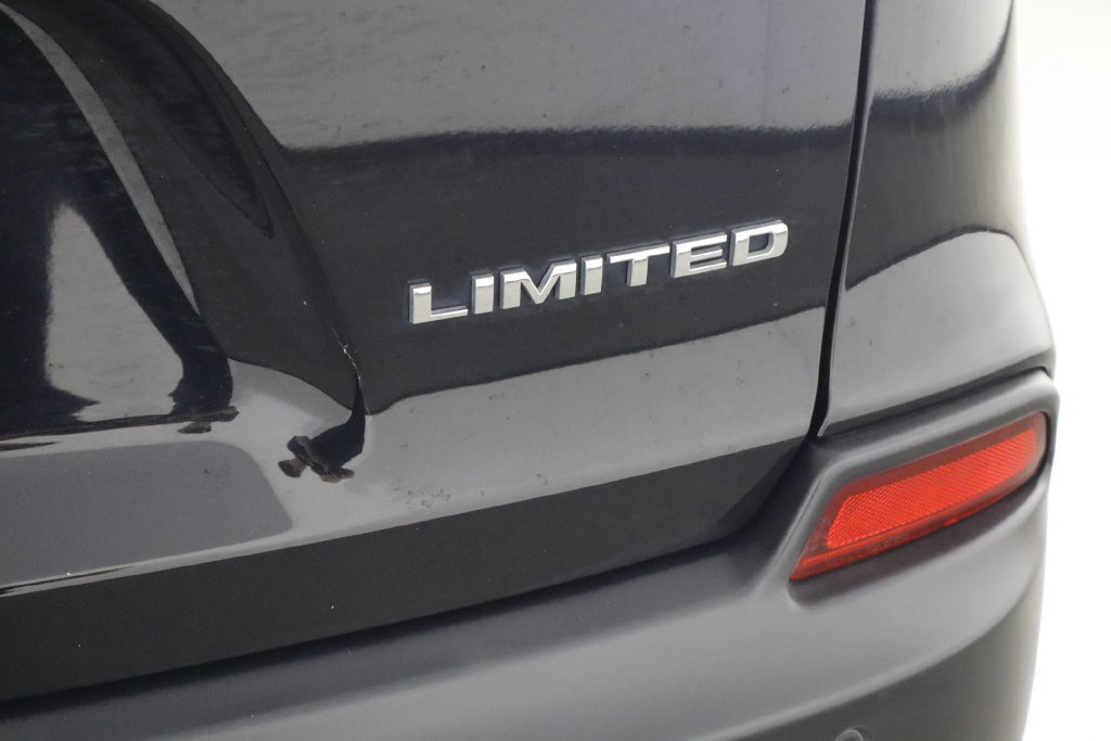 Used 2019 Jeep Cherokee Limited FWD image 43