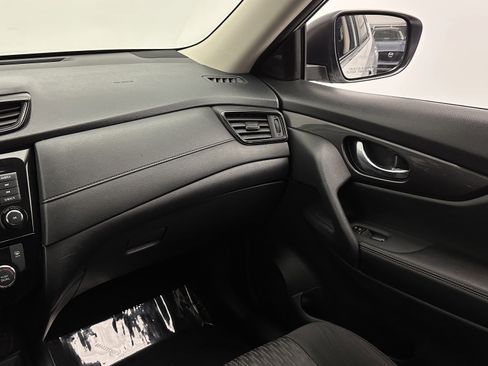 Used 2019 Nissan Rogue SV w/ Premium Package image 30