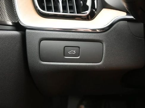 New 2026 Volvo XC60 B5 Plus w/ Protection Package Premier AWD/4WD image 28