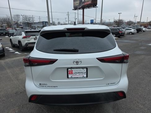 Certified 2024 Toyota Highlander LE image 5