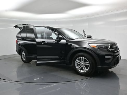 Certified 2023 Ford Explorer XLT w/ Equipment Group 202A RWD image 33