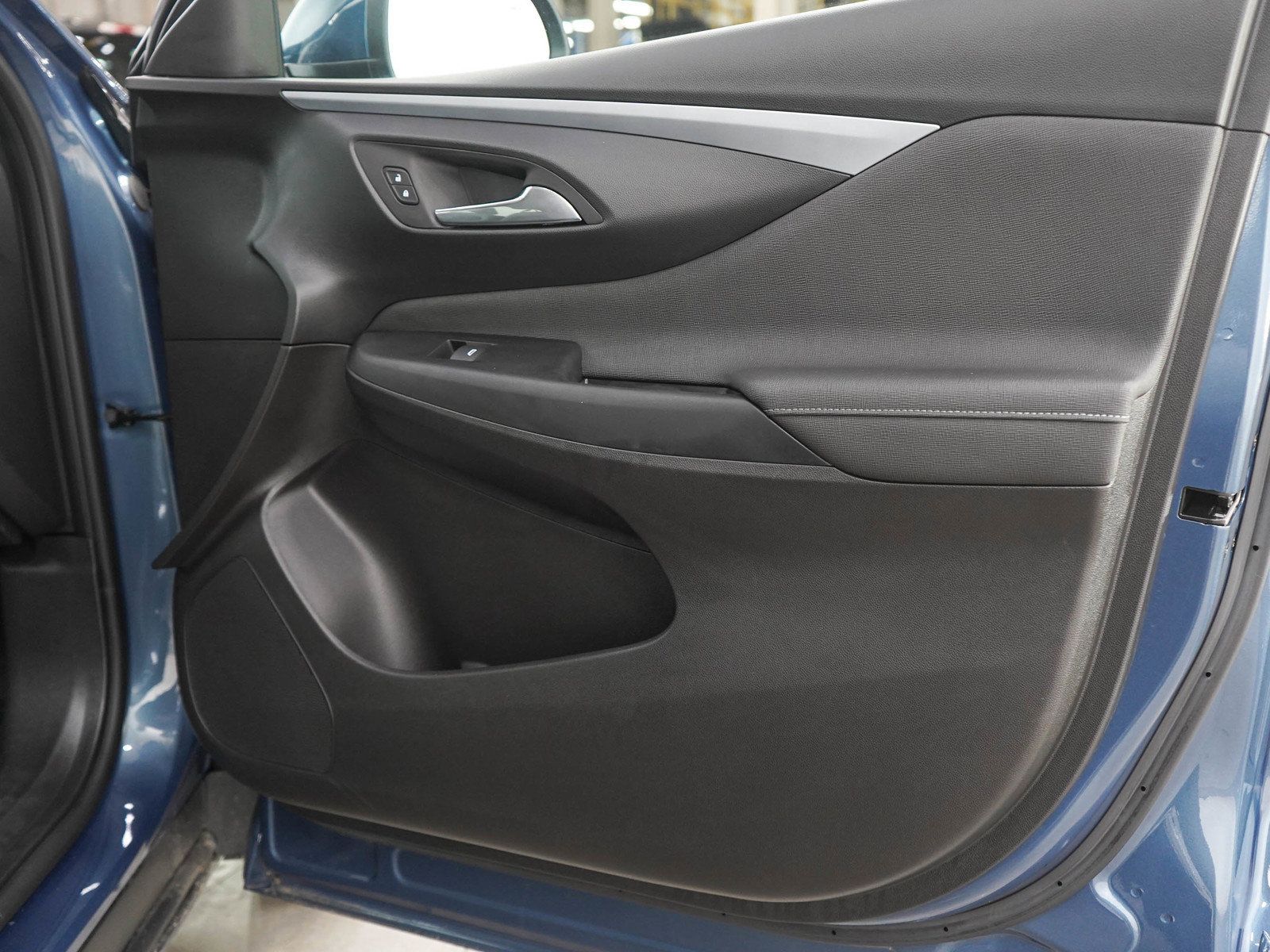 Used 2025 Buick Envista Preferred w/ Convenience I Package FWD image 9
