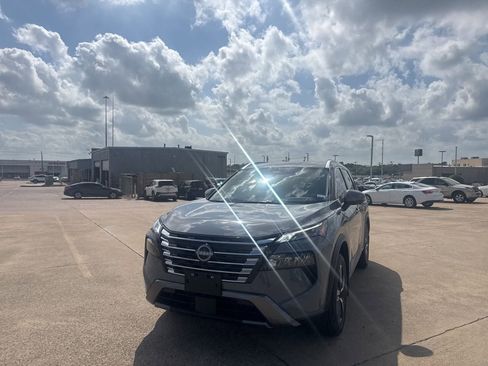 Certified 2025 Nissan Rogue SL w/ SL Premium Package image 6