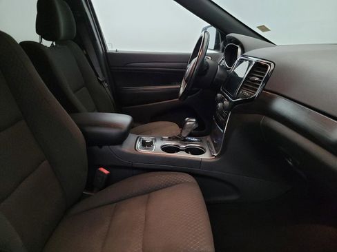 Used 2019 Jeep Grand Cherokee Laredo image 21