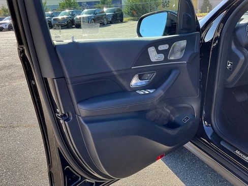 Used 2025 Mercedes-Benz GLS 450 4MATIC image 15