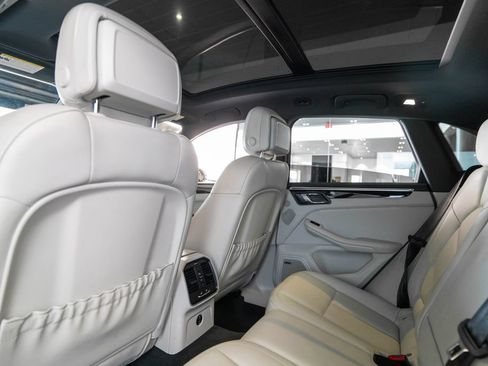 Certified 2023 Porsche Macan S AWD/4WD image 16