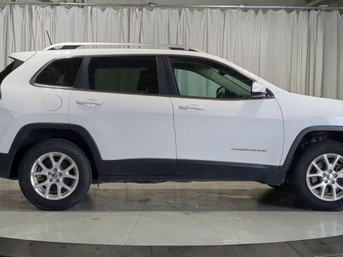Used 2017 Jeep Cherokee Latitude w/ Comfort/Convenience Group AWD/4WD image 11