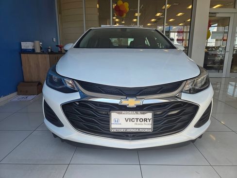 Used 2019 Chevrolet Cruze LT FWD image 3