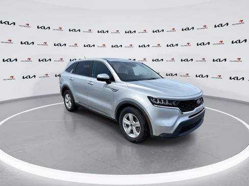 Used 2021 Kia Sorento LX FWD image 2