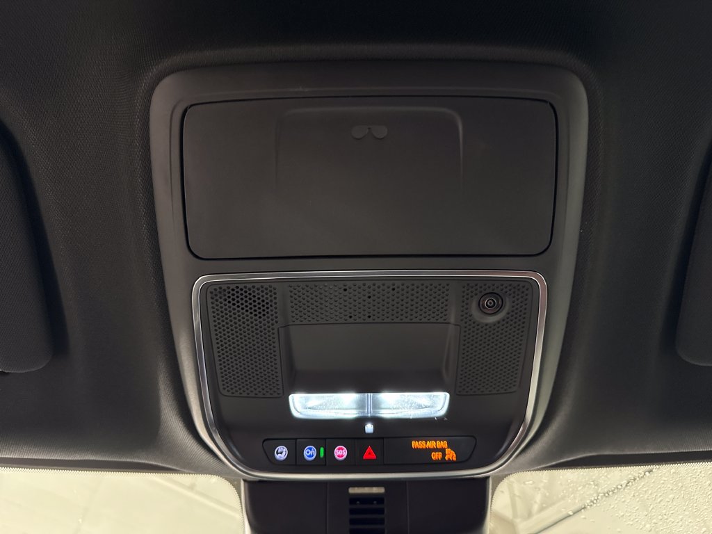 New 2027 Chevrolet Traverse RS AWD/4WD image 19