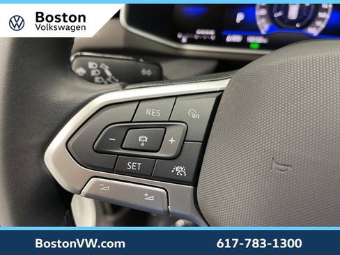 Used 2025 Volkswagen Taos SE image 17