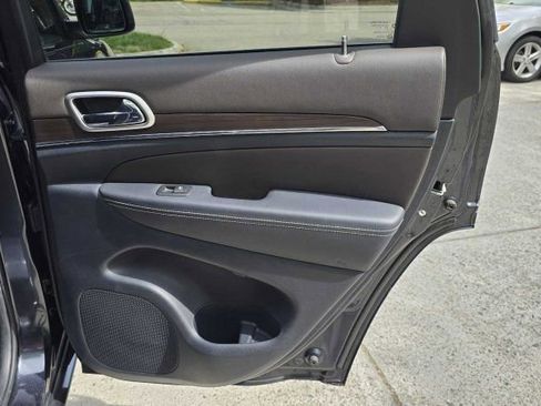 Used 2014 Jeep Grand Cherokee Overland w/ Advanced Technology Group image 33