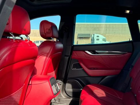 Used 2019 Maserati Levante GranLusso image 27