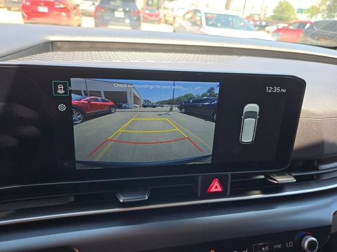 Used 2025 Kia Carnival FWD image 22