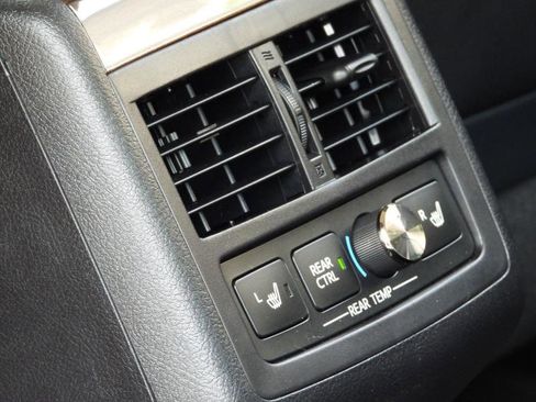 Used 2015 Toyota Avalon Limited image 33