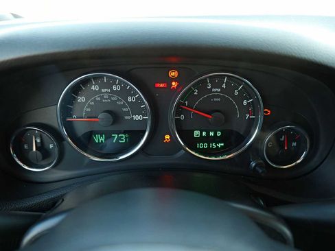 Used 2016 Jeep Wrangler Unlimited Rubicon w/ Connectivity Group image 15