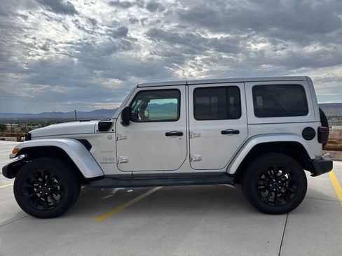 Used 2024 Jeep Wrangler Unlimited Sahara image 2