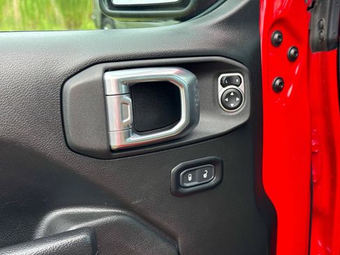 Used 2023 Jeep Gladiator Sport AWD/4WD image 18