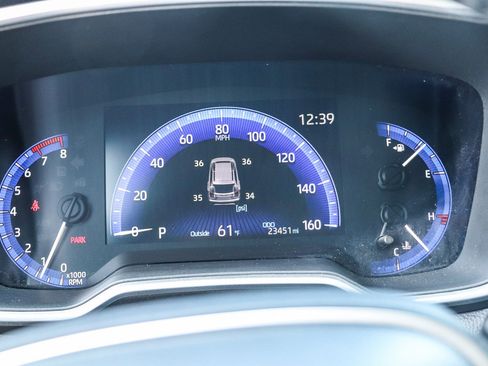 Certified 2022 Toyota Corolla Cross XLE image 25