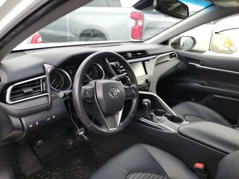 Used 2018 Toyota Camry SE w/ Moonroof Package image 9