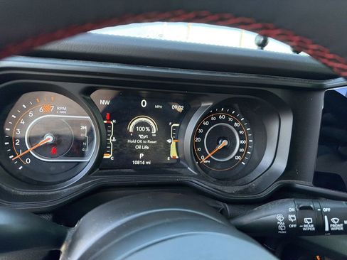 Used 2024 Jeep Wrangler Unlimited Rubicon w/ Convenience Group AWD/4WD image 19